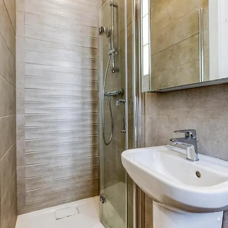 Apartment Luxurious, Equipped Home, With Mesmerising View By 360 Estates *