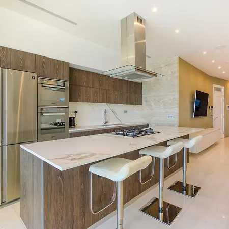 Luxurious, Equipped Home, With Mesmerising View By 360 Estates 아파트