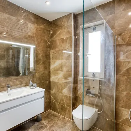 Luxurious, Equipped Home, With Mesmerising View By 360 Estates *