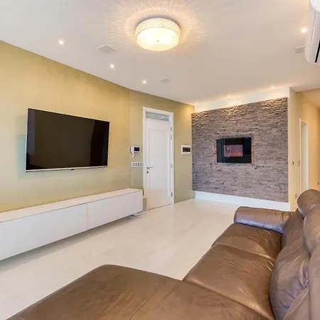 Lejlighed Luxurious, Equipped Home, With Mesmerising View By 360 Estates San Pawl il-Baħar