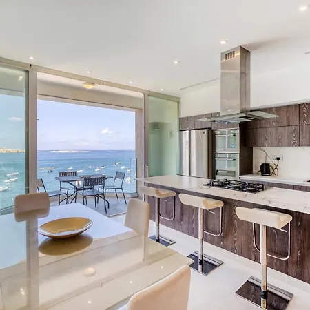Luxurious, Equipped Home, With Mesmerising View By 360 Estates דירה