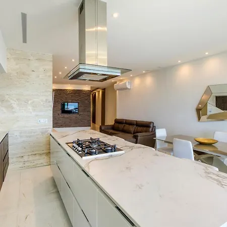 Appartement Luxurious, Equipped Home, With Mesmerising View By 360 Estates